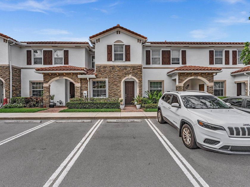 Welcome to this beautifully maintained 3-bedroom, 2.5-bathroom - photo 49