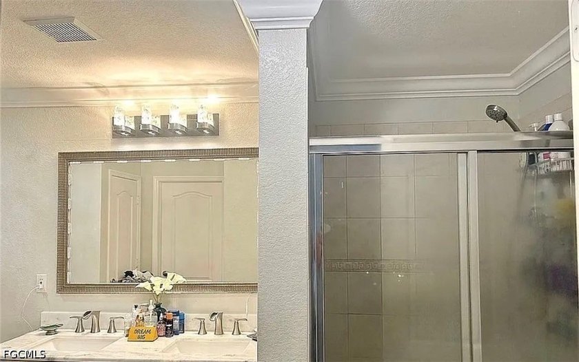 Welcome to this beautiful custom home city water &amp; sewer/in the - photo 21