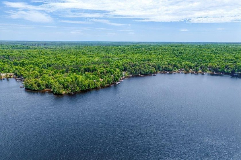 This charming cabin is located on the banks of Enterprise Lake - photo 24