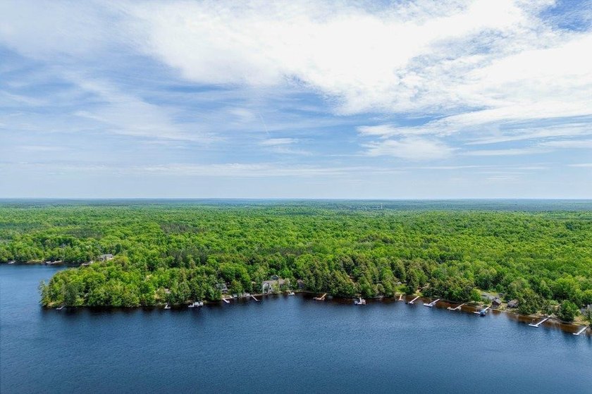 This charming cabin is located on the banks of Enterprise Lake - photo 32