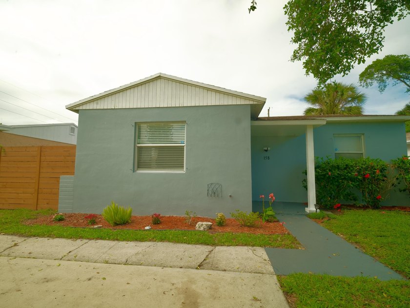 Charming opportunity steps from Singer Island! This property - photo 12