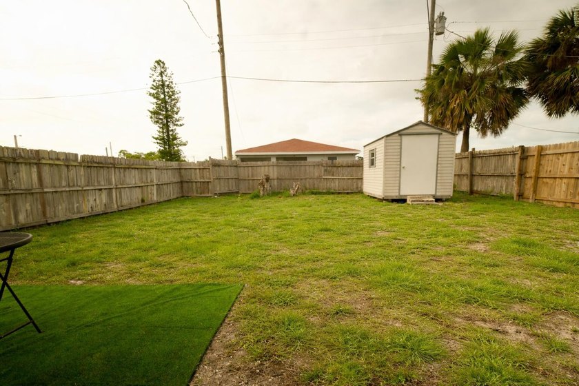 Charming opportunity steps from Singer Island! This property - photo 15