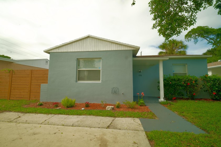 Charming opportunity steps from Singer Island! This property - photo 23