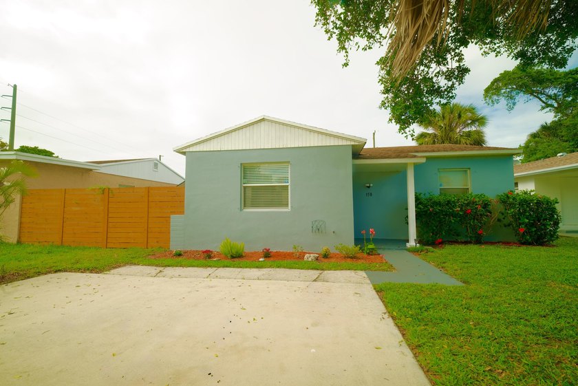 Charming opportunity steps from Singer Island! This property - photo 24