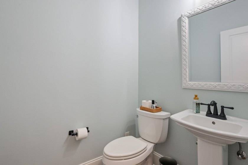Assumable 4.75 VA Mortgage. You'll fall in love with this - photo 30