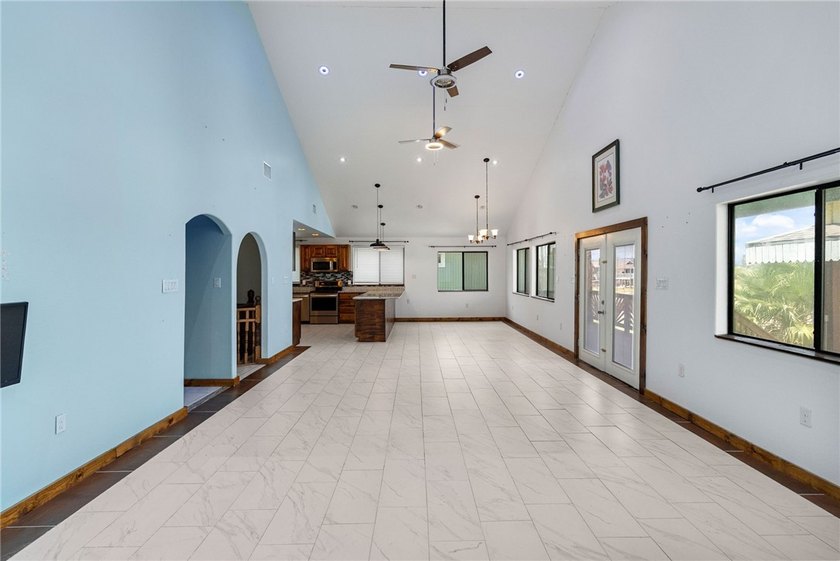 Welcome to your Rockport retreat. This stunning four bedroom - photo 2