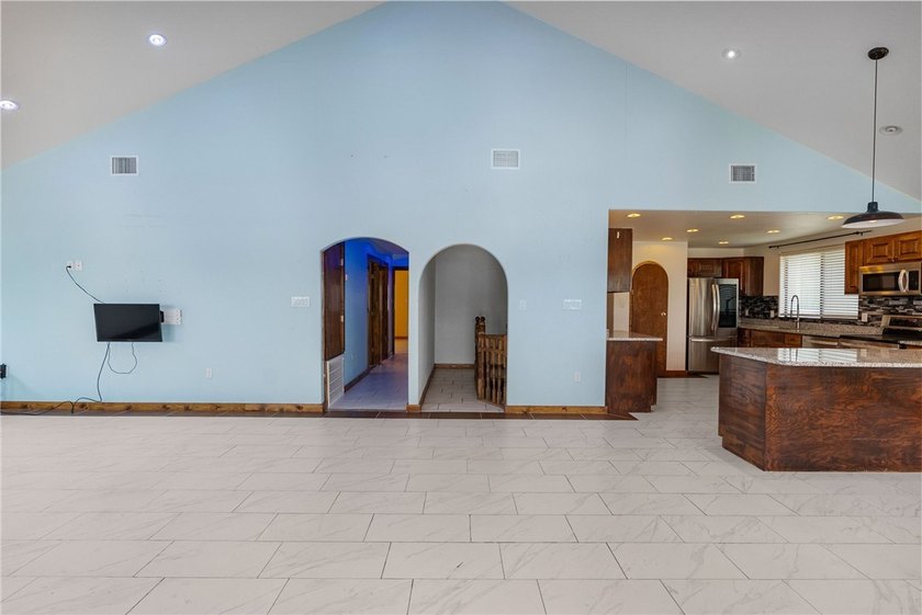 Welcome to your Rockport retreat. This stunning four bedroom - photo 4