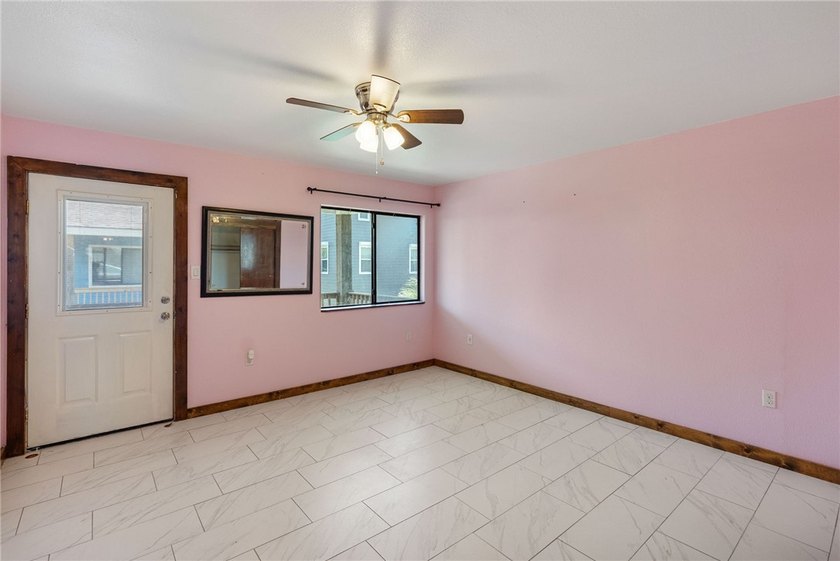 Welcome to your Rockport retreat. This stunning four bedroom - photo 10