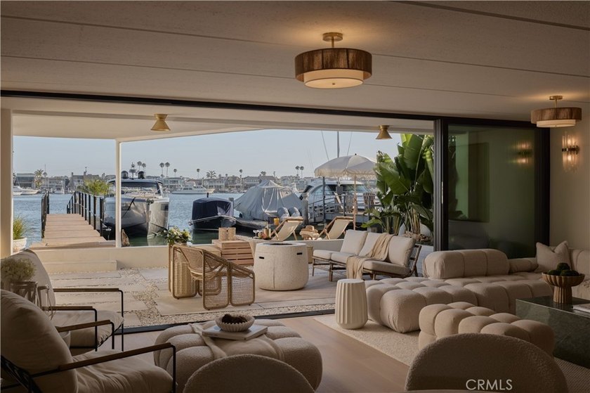 On an island where the standard lot runs ninety feet deep, 809 - photo 27