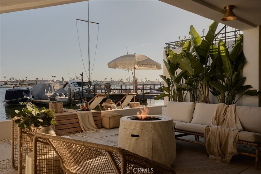 On an island where the standard lot runs ninety feet deep, 809 - photo 32