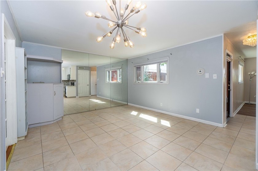 This beautifully renovated townhome is centrally located in - photo 7