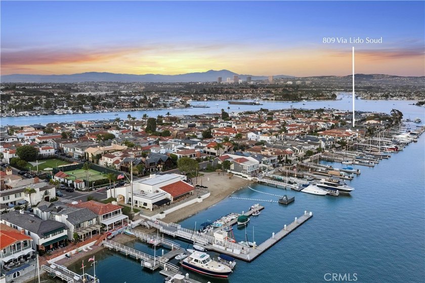 On an island where the standard lot runs ninety feet deep, 809 - photo 50