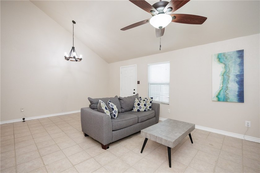 Charming and beautifully updated townhome where comfort meets - photo 5