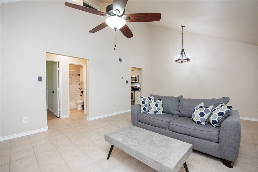Charming and beautifully updated townhome where comfort meets - photo 9
