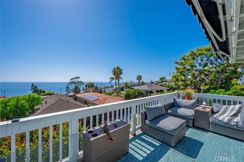 Modern coastal charm: A reimagined craftsman retreat Discover - photo 5