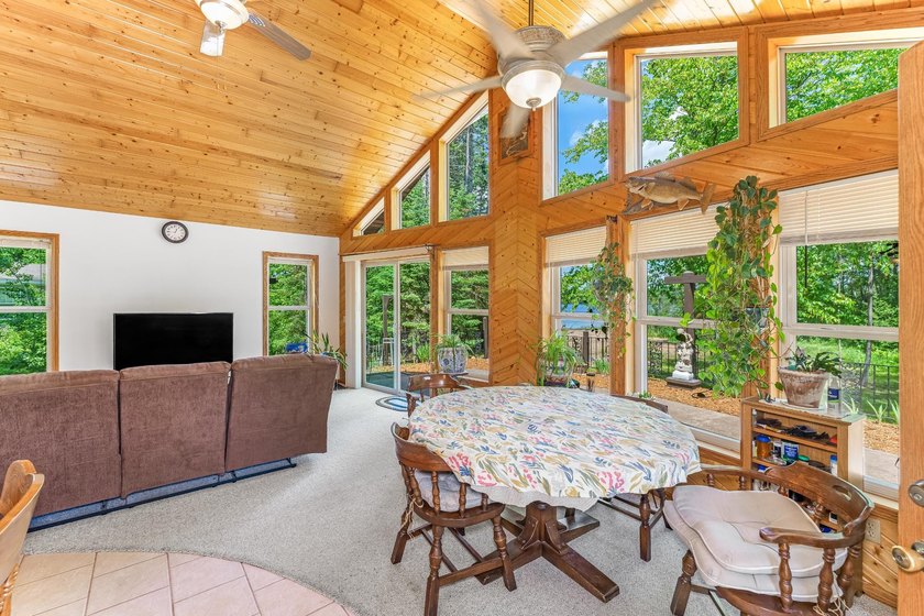 Year round home on 1900 acres of water!! This well maintained - photo 15