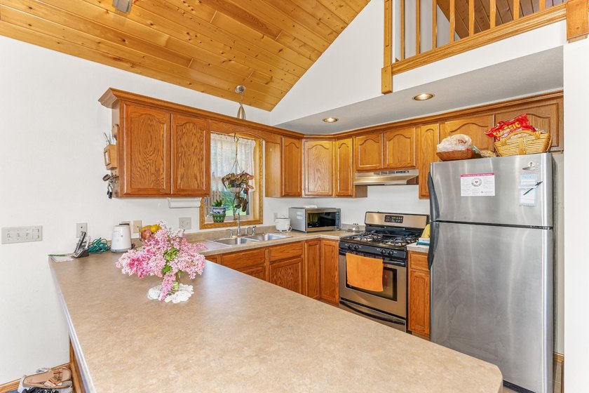 Year round home on 1900 acres of water!! This well maintained - photo 16