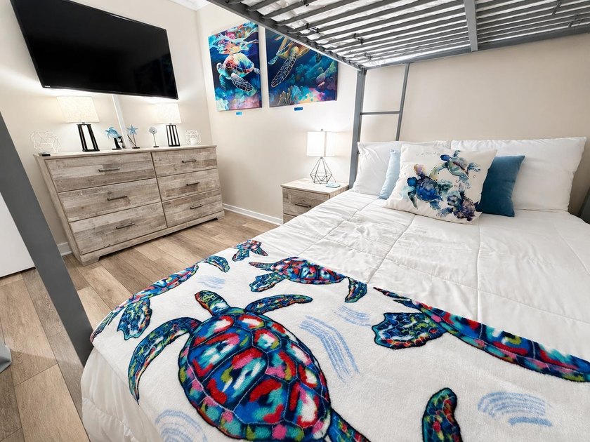 Wake up to sparkling Atlantic Ocean views in this cheerful - photo 18