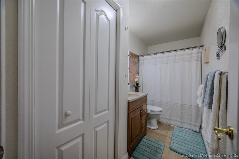 Welcome to this 4-bedroom, 3-bath lake-area-retreat with - photo 21