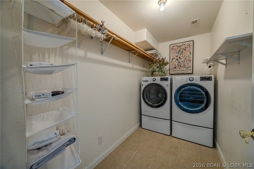 Welcome to this 4-bedroom, 3-bath lake-area-retreat with - photo 26