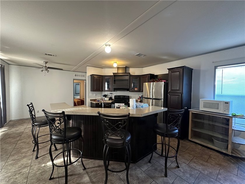 Welcome to this well-maintained 3-bedroom, 2-bath mobile home - photo 6