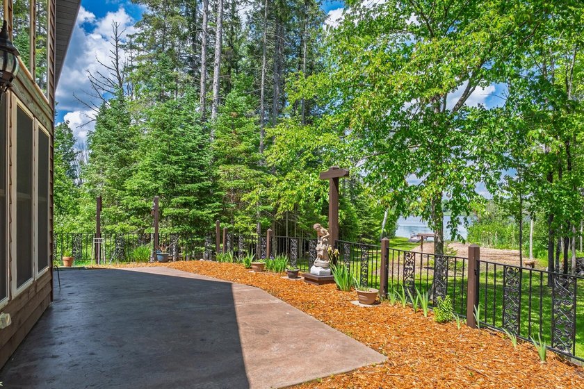 Year round home on 1900 acres of water!! This well maintained - photo 31