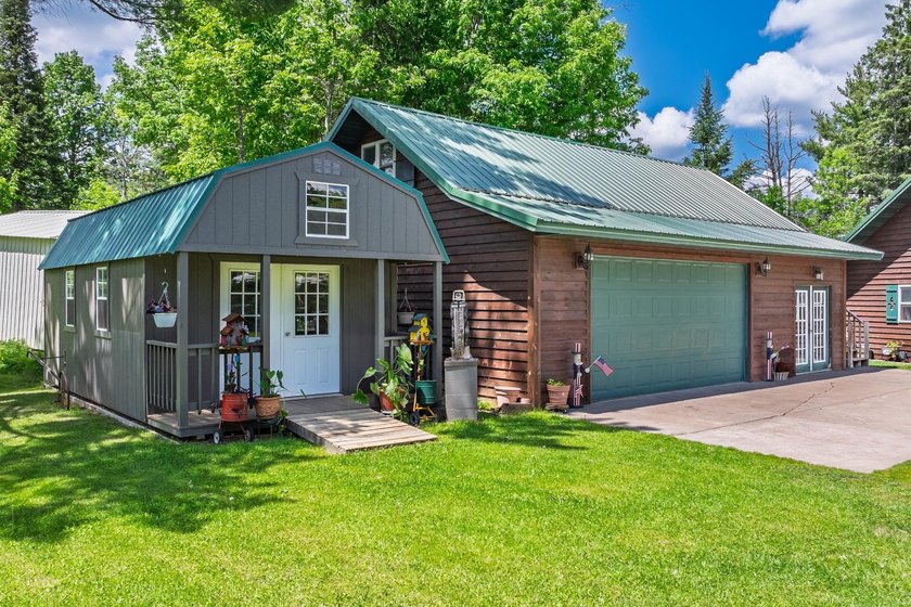 Year round home on 1900 acres of water!! This well maintained - photo 32