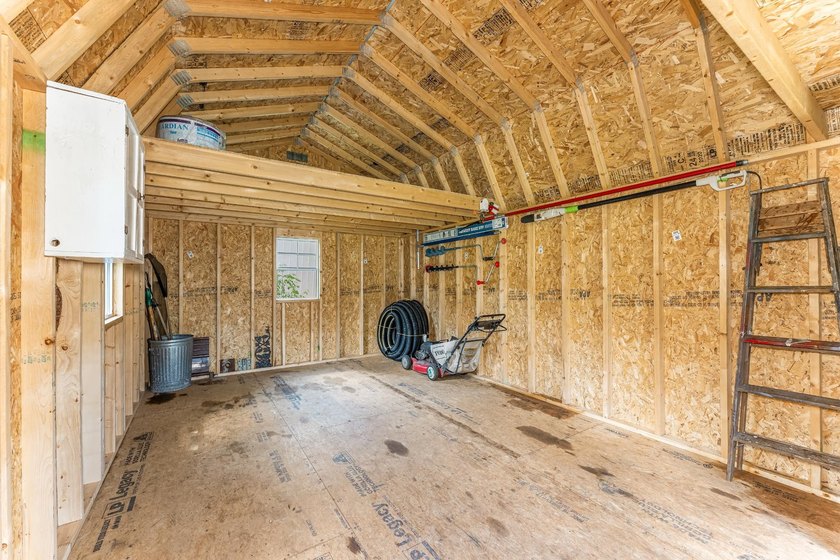 Year round home on 1900 acres of water!! This well maintained - photo 37