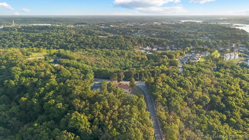 Welcome to this 4-bedroom, 3-bath lake-area-retreat with - photo 45