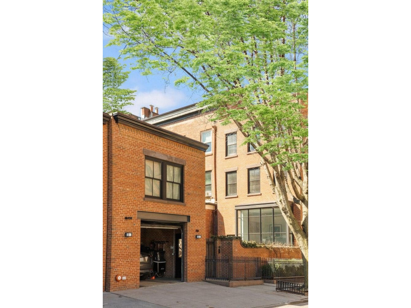 435 Henry Street is one of the most remarkable townhouses in - photo 10