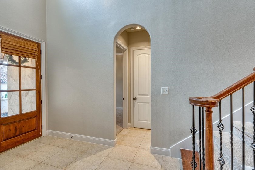 Resort-style living in The Enclave at Horseshoe Bay! This gated - photo 3