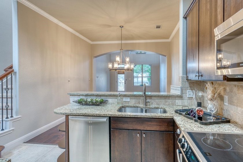 Resort-style living in The Enclave at Horseshoe Bay! This gated - photo 8