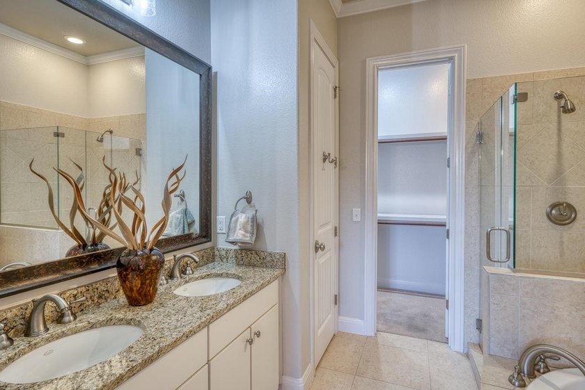 Resort-style living in The Enclave at Horseshoe Bay! This gated - photo 10