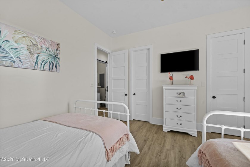 Welcome to this charming 1,400 sq ft, 3-bedroom, 2.5 bath raised - photo 19