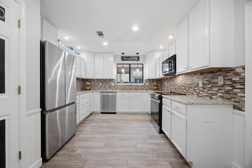 Welcome Home! This beautifully maintained home in The Woodlands - photo 21