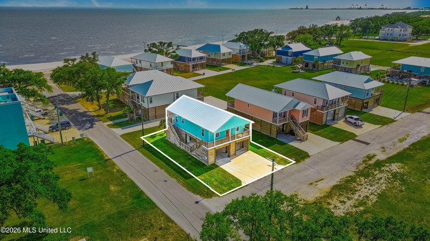 Welcome to this charming 1,400 sq ft, 3-bedroom, 2.5 bath raised - photo 30