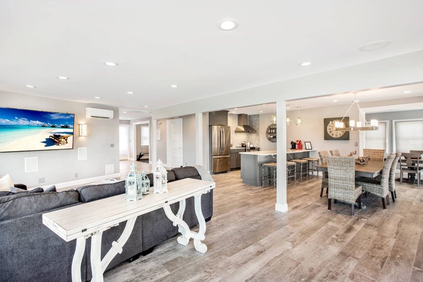 Nestled in the exclusive Hampton Court &amp; Marina community at 580 - photo 4