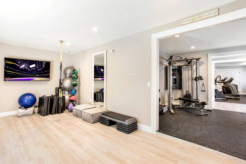 Nestled in the exclusive Hampton Court &amp; Marina community at 580 - photo 5