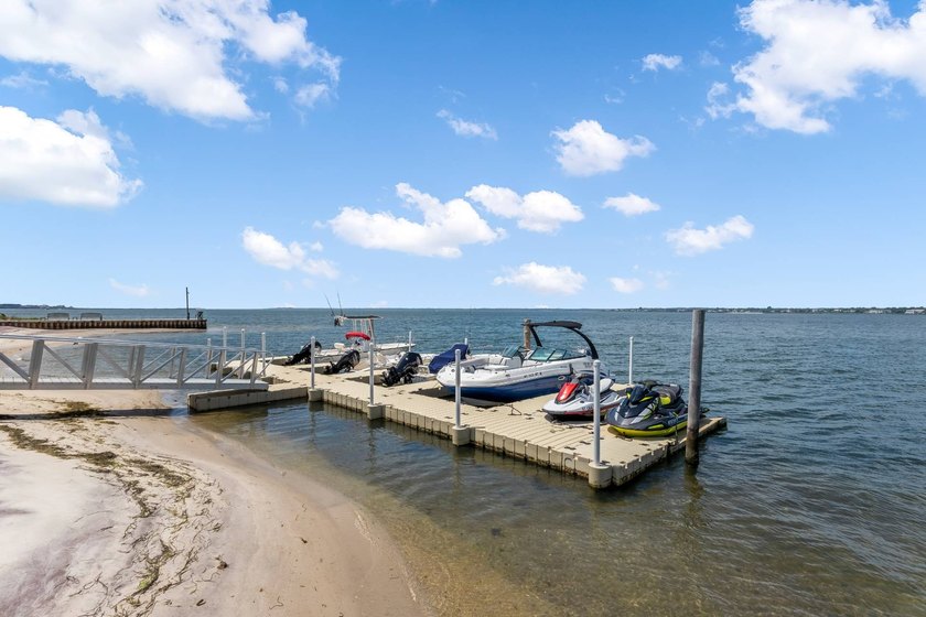 Nestled in the exclusive Hampton Court &amp; Marina community at 580 - photo 7