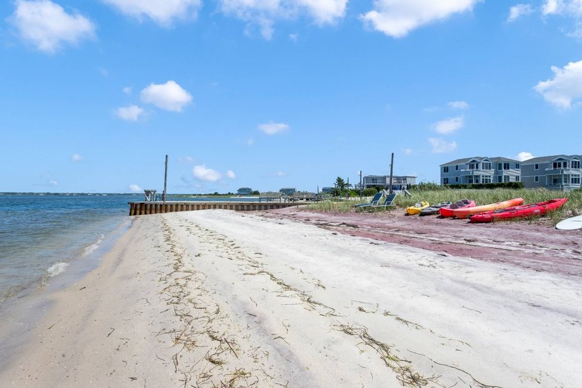 Nestled in the exclusive Hampton Court &amp; Marina community at 580 - photo 10