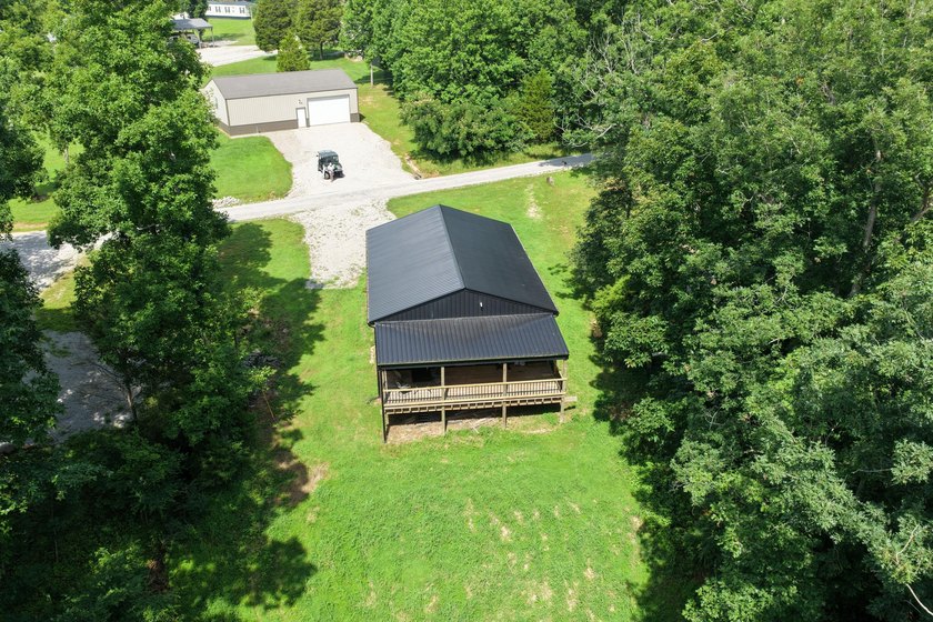 Almost-new barndominium in the highly desirable Indian Valley - photo 21