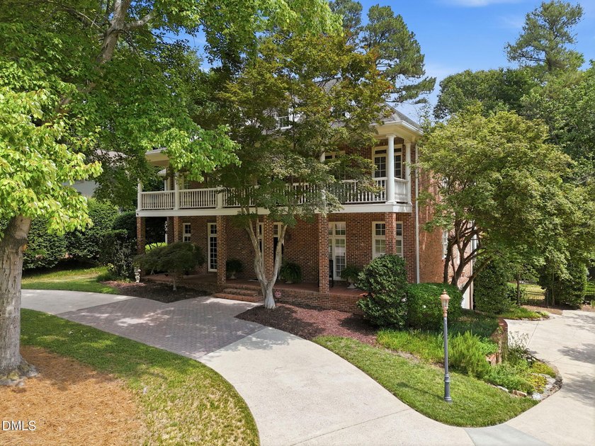Quietly tucked away in North Ridge, this custom estate captures - photo 2