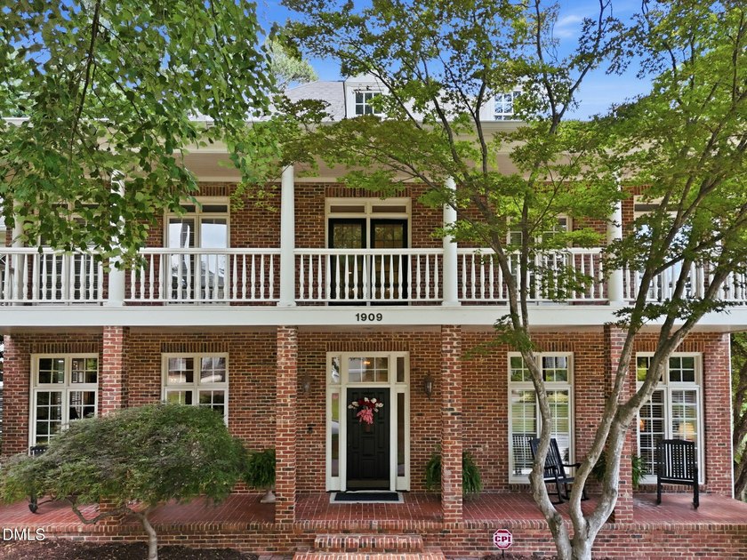 Quietly tucked away in North Ridge, this custom estate captures - photo 3
