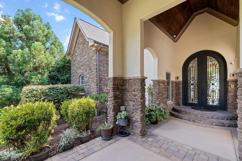 Welcome to this exceptional luxury estate in the prestigious The - photo 6