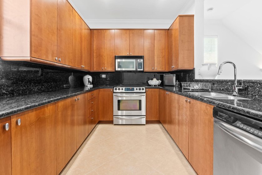 Downtown Fort Lauderdale Townhouse in Gated Community. Corner - photo 14