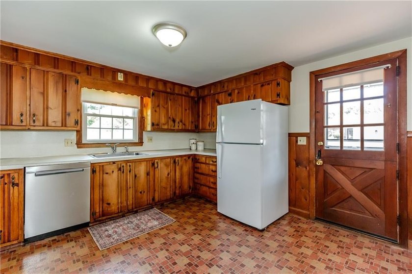 Timeless charm, abundant natural light, and an unbeatable - photo 14