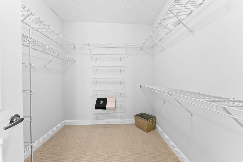 Downtown Fort Lauderdale Townhouse in Gated Community. Corner - photo 23