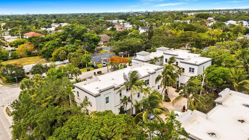 Downtown Fort Lauderdale Townhouse in Gated Community. Corner - photo 34