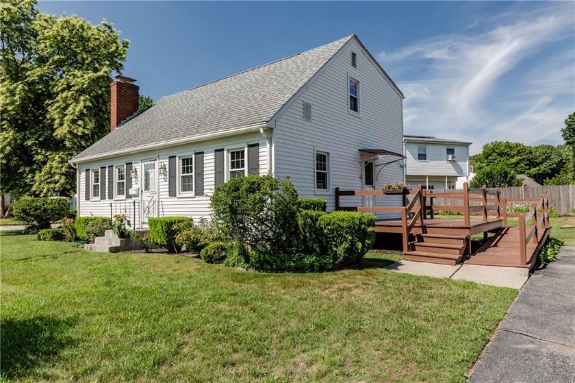 Timeless charm, abundant natural light, and an unbeatable - photo 48