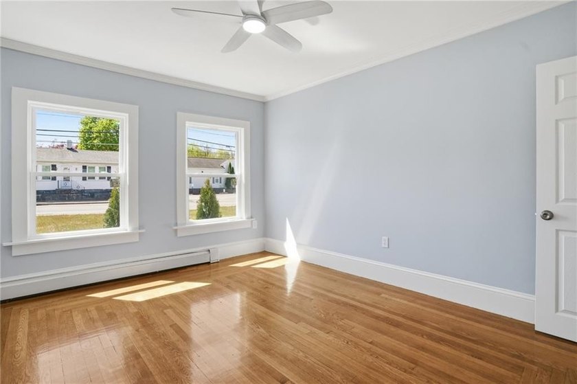 LOCATION! LOCATION! LOCATION!! THIS COMPLETELY UPDATED 3 BED 1.5 - photo 11